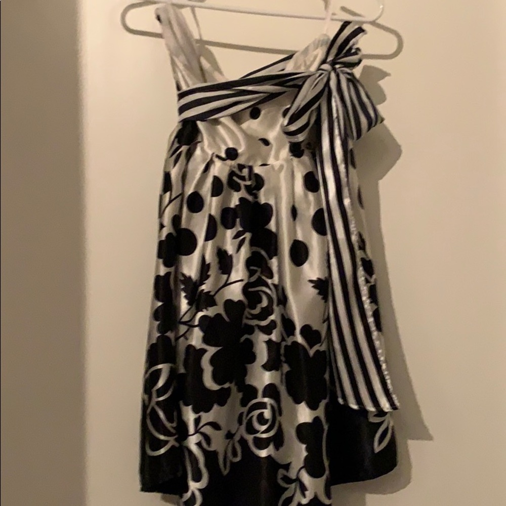 Satin black/ivory skirt w/ tie @waist. Knee length